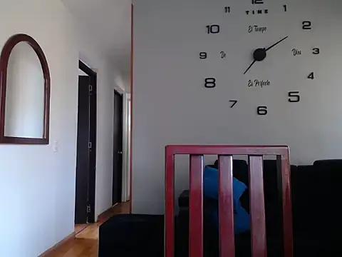 Laura martin  online show from February 5, 2026, 12:12 pm