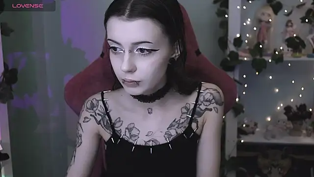 prettybones online show from June 4, 2026, 11:31 pm