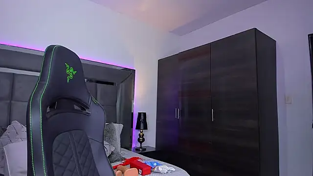 Snapshot of Emmilysantibanez chatting on March 12, 2026, 2:10 pm Emmilysantibanez online show from March 12, 2026, 2:10 pm