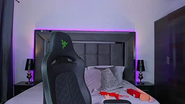 Snapshot of Emmilysantibanez chatting on February 19, 2026, 2:47 pm Emmilysantibanez online show from February 19, 2026, 2:47 pm