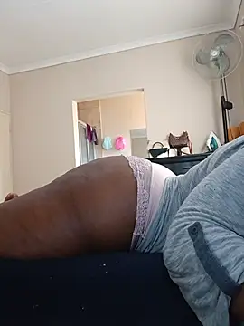 Snapshot of curvybigAssxx chatting on August 5, 2026, 6:29 am curvybigAssxx online show from August 5, 2026, 6:29 am