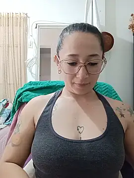 emilypoppy3 online show from June 10, 2026, 7:04 pm