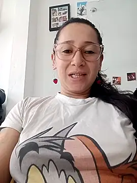 emilypoppy3 online show from May 5, 2026, 12:41 pm