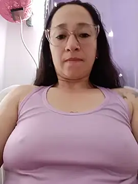 emilypoppy3 online show from June 18, 2026, 7:19 pm