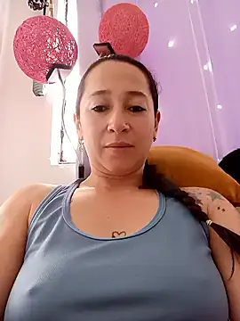 emilypoppy3 online show from June 17, 2026, 7:35 pm