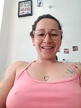emilypoppy3 online show from May 1, 2026, 3:39 pm