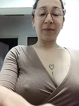 emilypoppy3 online show from May 9, 2026, 12:52 pm