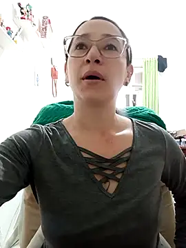emilypoppy3 online show from August 6, 2026, 7:09 pm