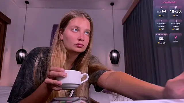 Femdom Lola online show from June 4, 2026, 11:37 am