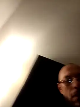 Snapshot of Guitccch chatting on April 4, 2026, 3:46 am Guitccch online show from April 4, 2026, 3:46 am