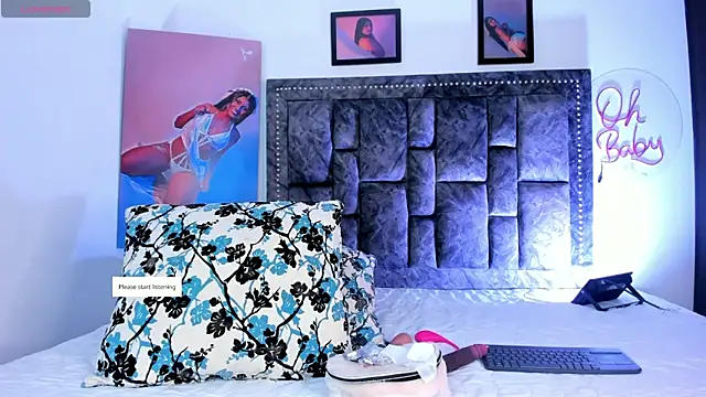 Snapshot of CandyRoxx1_ chatting on November 19, 2025, 5:35 pm CandyRoxx1 online show from November 19, 2025, 5:35 pm