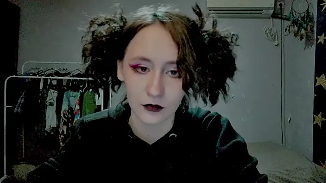 JoannaTompson online show from June 19, 2026, 12:05 am