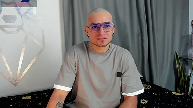 Aron-santoro online show from December 24, 2024, 11:55 pm