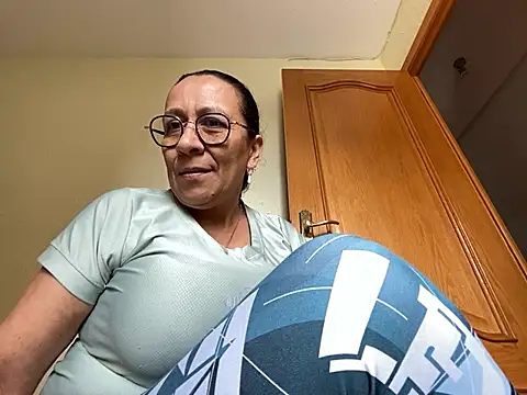 sweeviolet online show from February 21, 2025, 12:38 pm