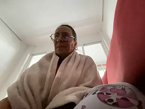 sweeviolet online show from January 11, 2025, 8:43 am