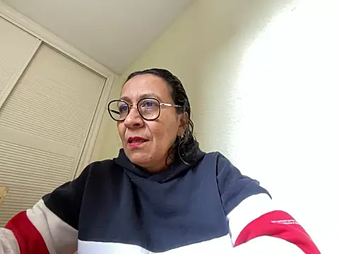 sweeviolet online show from March 13, 2025, 1:40 pm