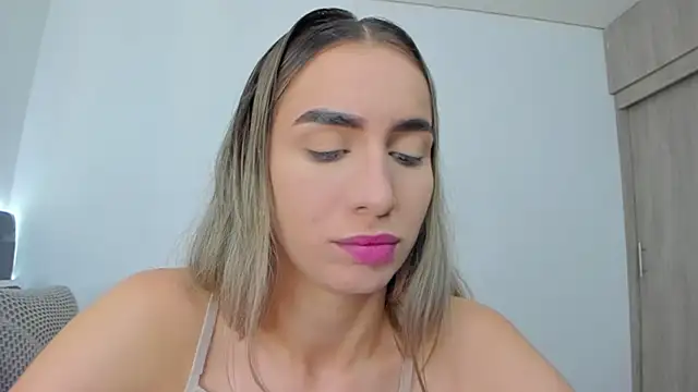 Snapshot of im_sarah34 chatting on July 29, 2026, 3:00 pm im sarah34 online show from July 29, 2026, 3:00 pm