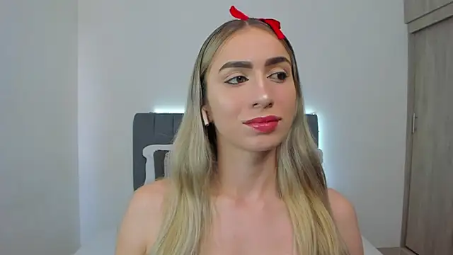 im sarah34 online show from April 28, 2026, 5:06 pm