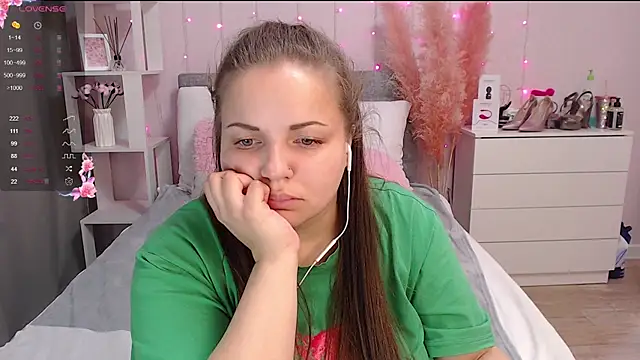 Crazyy girl  online show from March 18, 2025, 4:17 pm