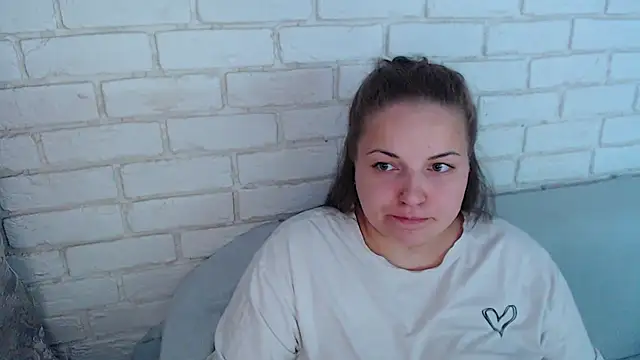 Crazyy girl  online show from October 26, 2025, 6:25 am