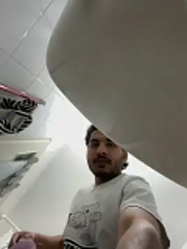 vinzpnr210 online show from March 8, 2026, 8:45 pm