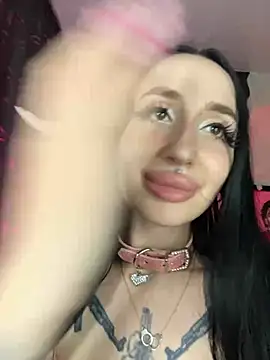 Molly  Moon online show from February 27, 2025, 8:56 am