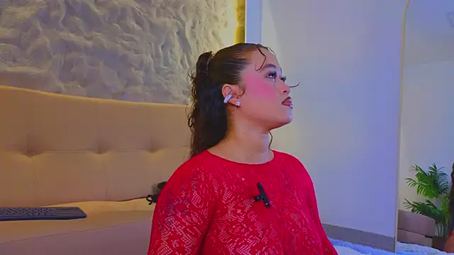 Isa  Blanc online show from October 19, 2025, 2:14 am