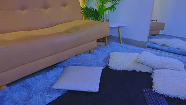 Isa  Blanc online show from October 6, 2025, 3:19 am