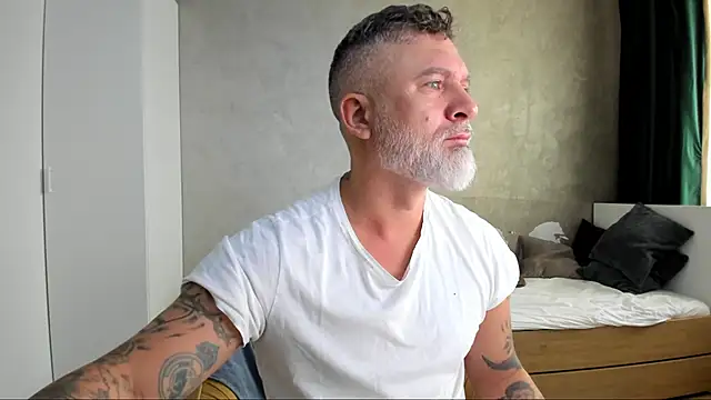 BlowMyXXL online show from September 9, 2025, 4:55 am