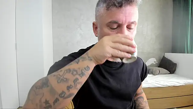 BlowMyXXL online show from September 12, 2025, 5:51 am