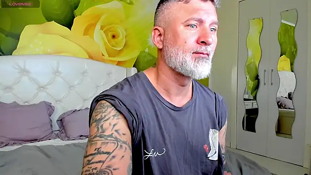 BlowMyXXL online show from October 21, 2025, 7:08 am