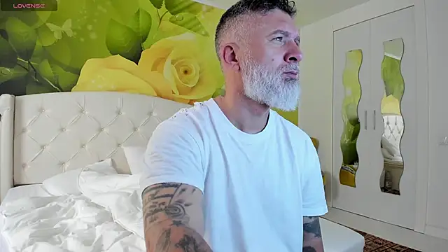 Snapshot of BlowMyXXL chatting on March 29, 2026, 7:32 am BlowMyXXL online show from March 29, 2026, 7:32 am