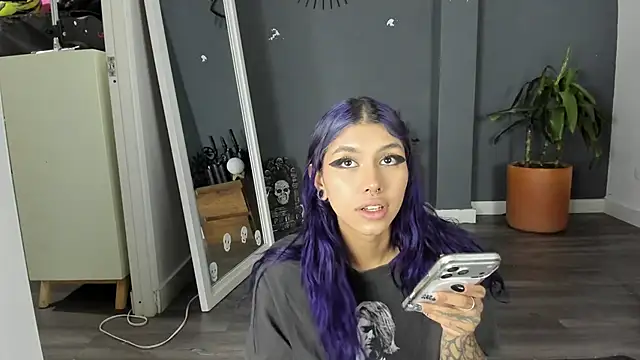 Raven Witch  online show from June 10, 2026, 6:09 pm
