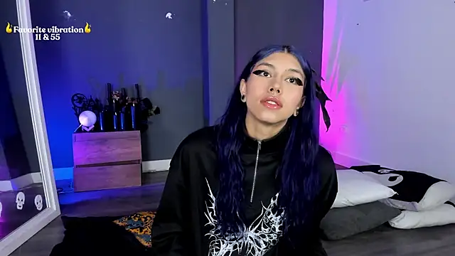 Raven Witch  online show from May 17, 2026, 1:11 pm