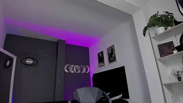 Raven Witch  online show from March 19, 2025, 8:32 pm