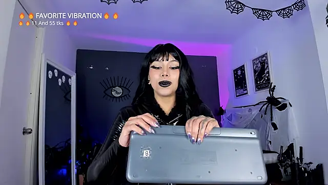 Raven Witch  online show from February 6, 2026, 12:34 pm