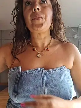 lauramcdowell1 online show from August 6, 2026, 9:21 pm