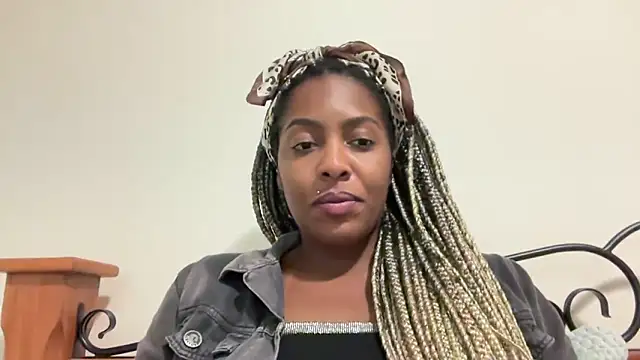 marisilva br online show from September 28, 2025, 9:44 pm