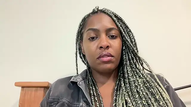 marisilva br online show from October 20, 2025, 9:59 pm