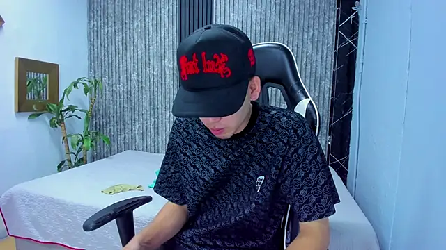 Mike 0233  online show from November 5, 2025, 5:32 am