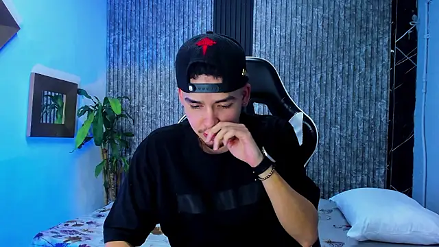 Mike 0233  online show from February 1, 2026, 4:33 am