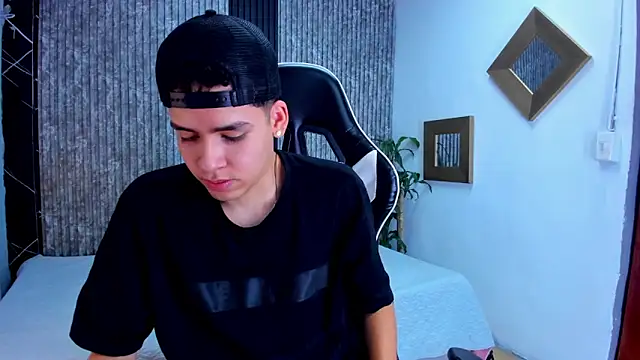 Mike 0233  online show from September 19, 2025, 3:43 am