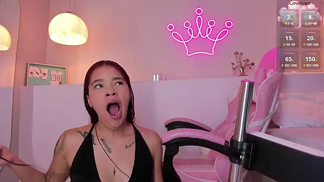 violeth hill online show from September 23, 2025, 7:54 pm