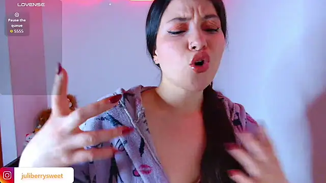 juli05star20 online show from November 6, 2025, 10:58 pm