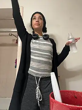 starrynikki online show from February 7, 2025, 3:45 am