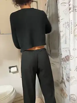 starrynikki online show from November 15, 2025, 2:43 pm