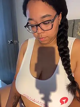 Snapshot of XMara chatting on March 18, 2026, 4:30 pm XMara online show from March 18, 2026, 4:30 pm