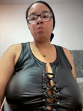 XMara online show from December 17, 2025, 5:51 pm