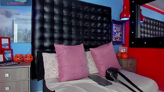 CloeRodriguez online show from October 25, 2025, 8:09 pm