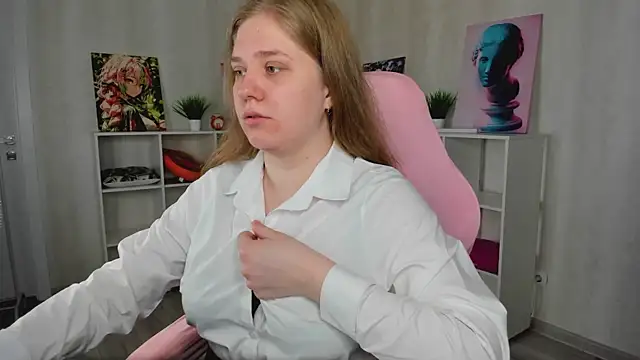 Snapshot of Megan_Violer chatting on June 24, 2026, 5:22 pm Megan Violer online show from June 24, 2026, 5:22 pm